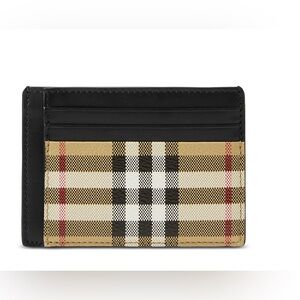 Hi, I’m selling my used like a new BURBERRY
London Check Money Clip Card Case.